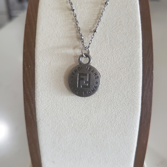 Double sided Fendi zipper pull - Picture 2 of 3